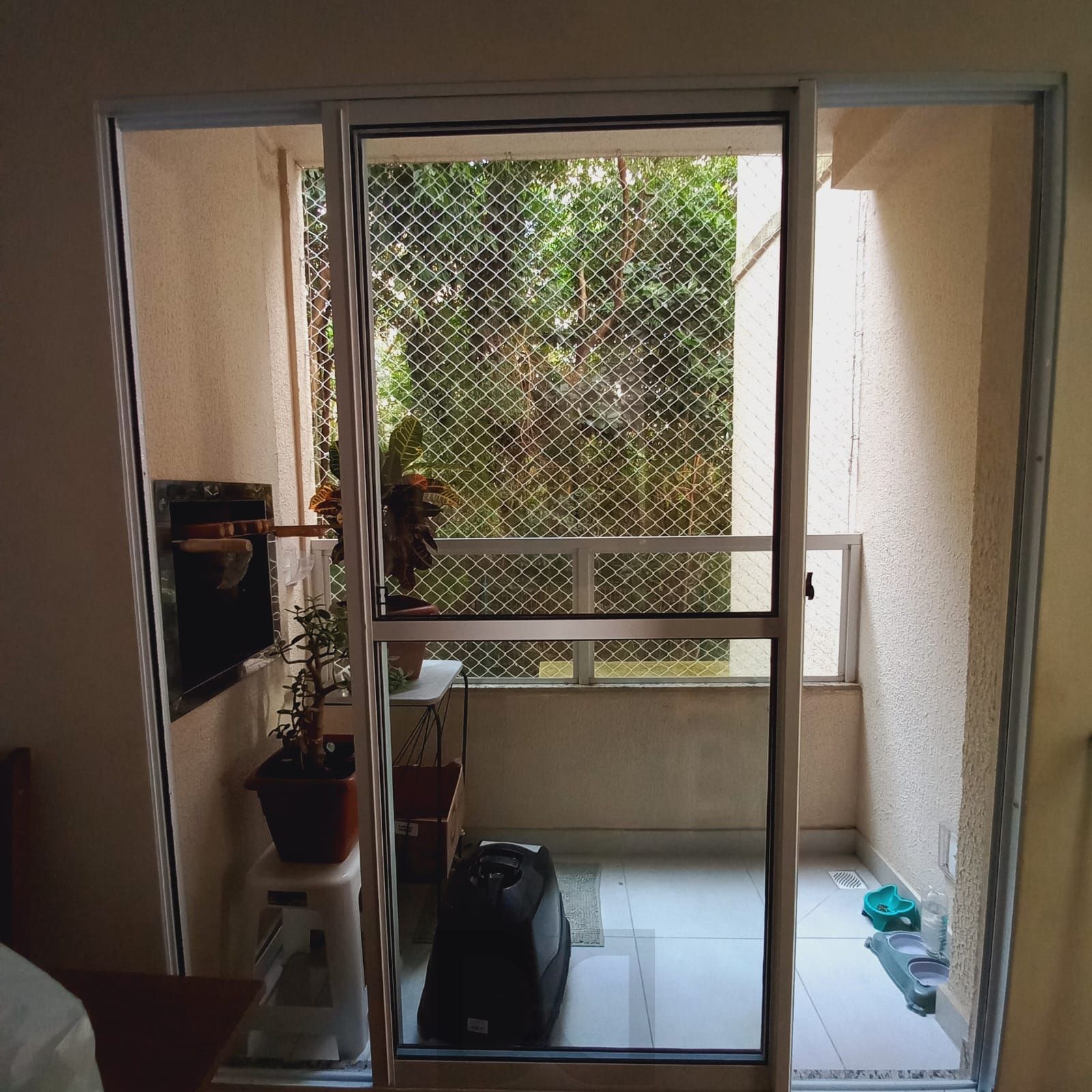 Apartamento 2 Dormitórios, sacada com churrasquieira, 1 vaga  Portaria 24h — foto 6