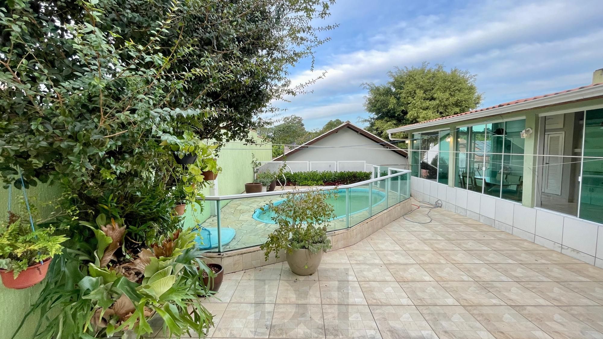 Casa térrea 100% mobiliada com 3 dormitórios, suíte, piscina e 3 vagas. — foto 2