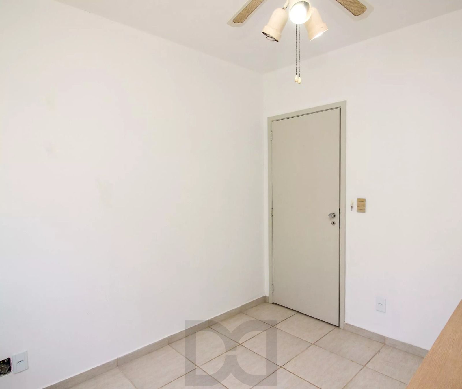 Apartamento com 2 dormitórios, banheiro auxiliar e 2 vagas cobertas. — foto 16