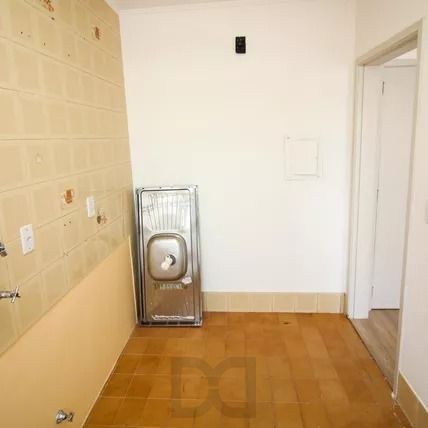 Apartamento com 2 dormitórios, banheiro auxiliar e 2 vagas cobertas. — foto 8