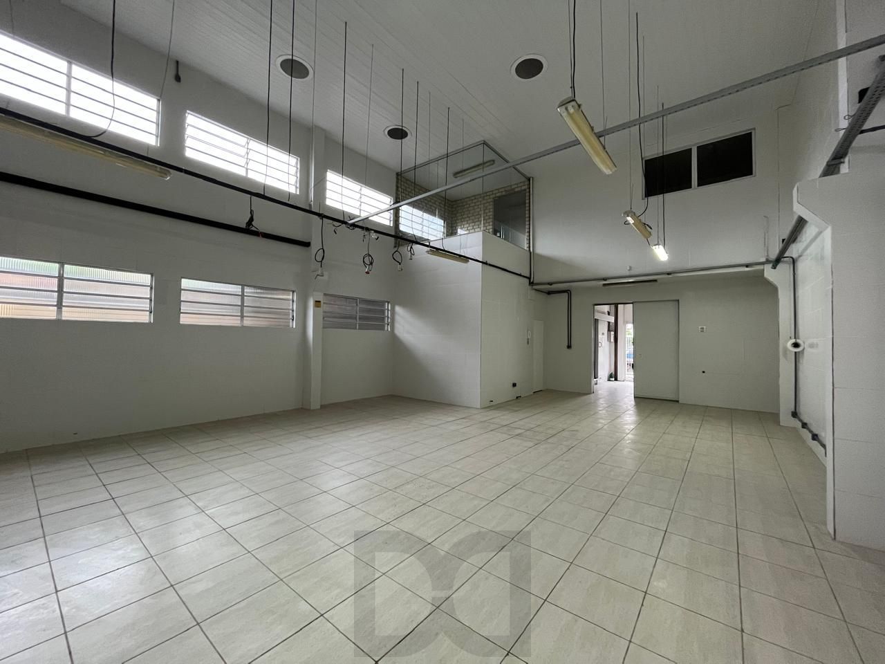 Prédio Comercial à venda com 5 salas, 400m², 6 vagas, Rua Laudelino Freire no bairro Sarandi em Porto Alegre — foto 9