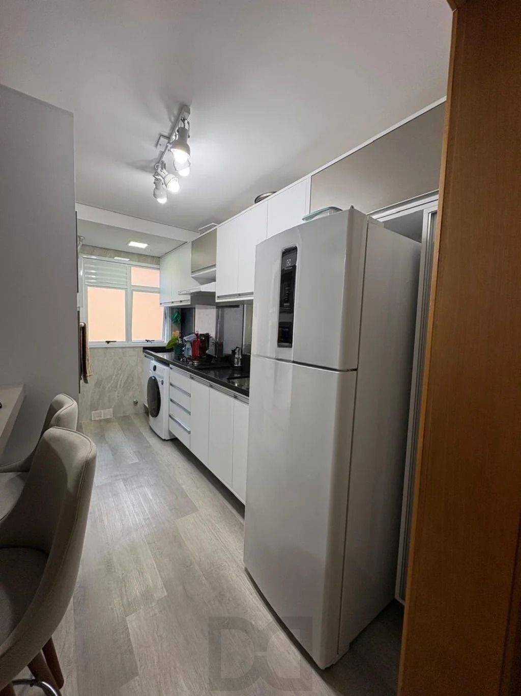 Apartamento com 2 dormitórios, suíte, sacada e churrasqueira. — foto 15