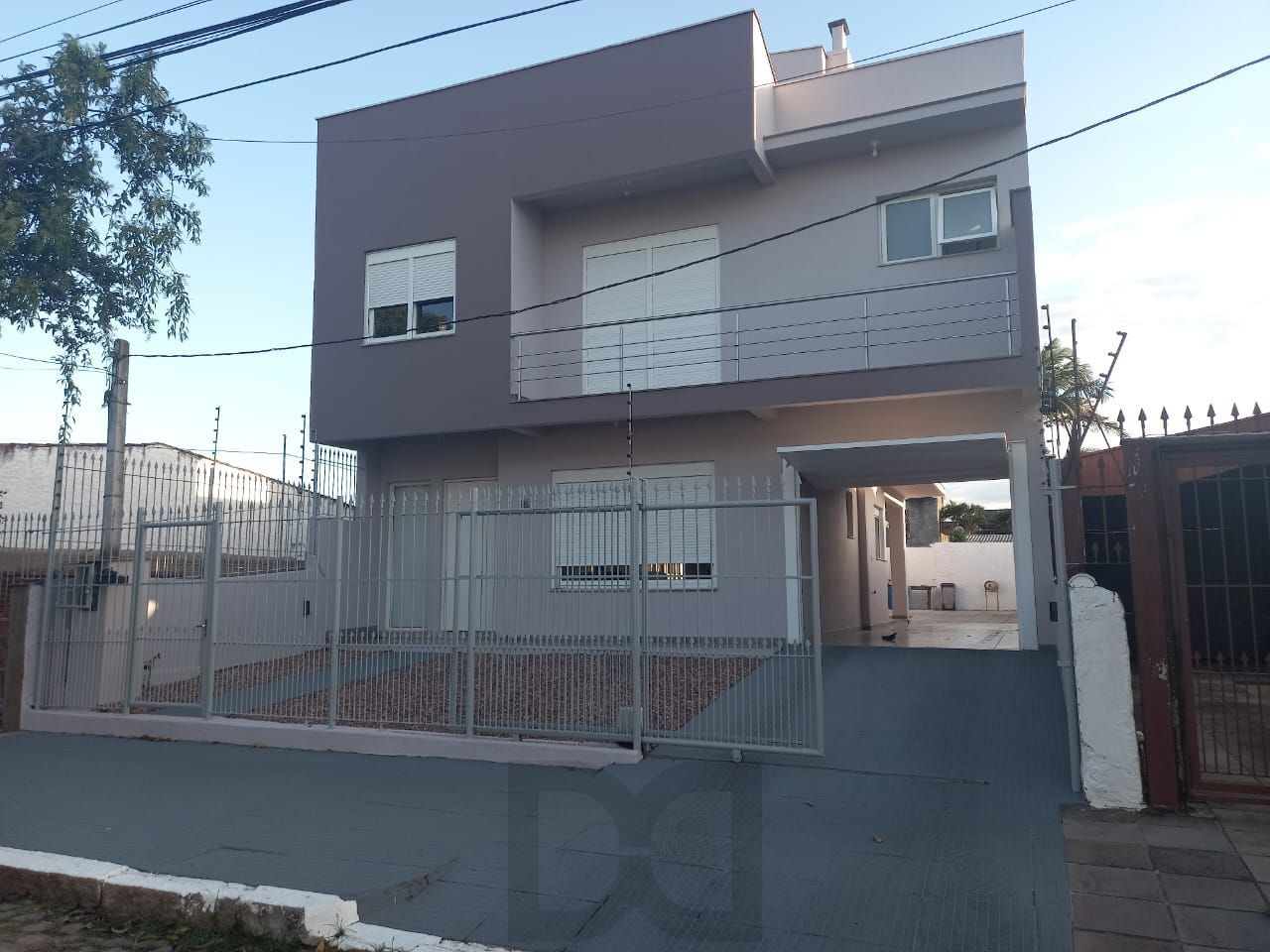 Casa à Venda com 3 Dormitórios, Suíte com Closet e Garagem para 10 Carros — foto 2