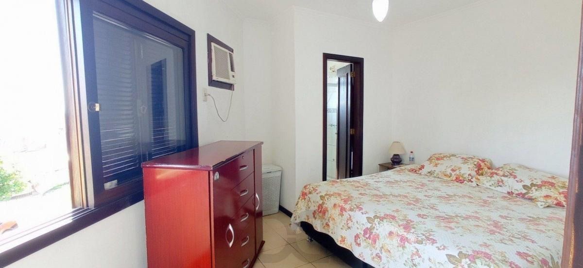 Casa com 4 dormitórios, sótão e amplo pátio próxima ao Hospital Cristo Redentor — foto 16