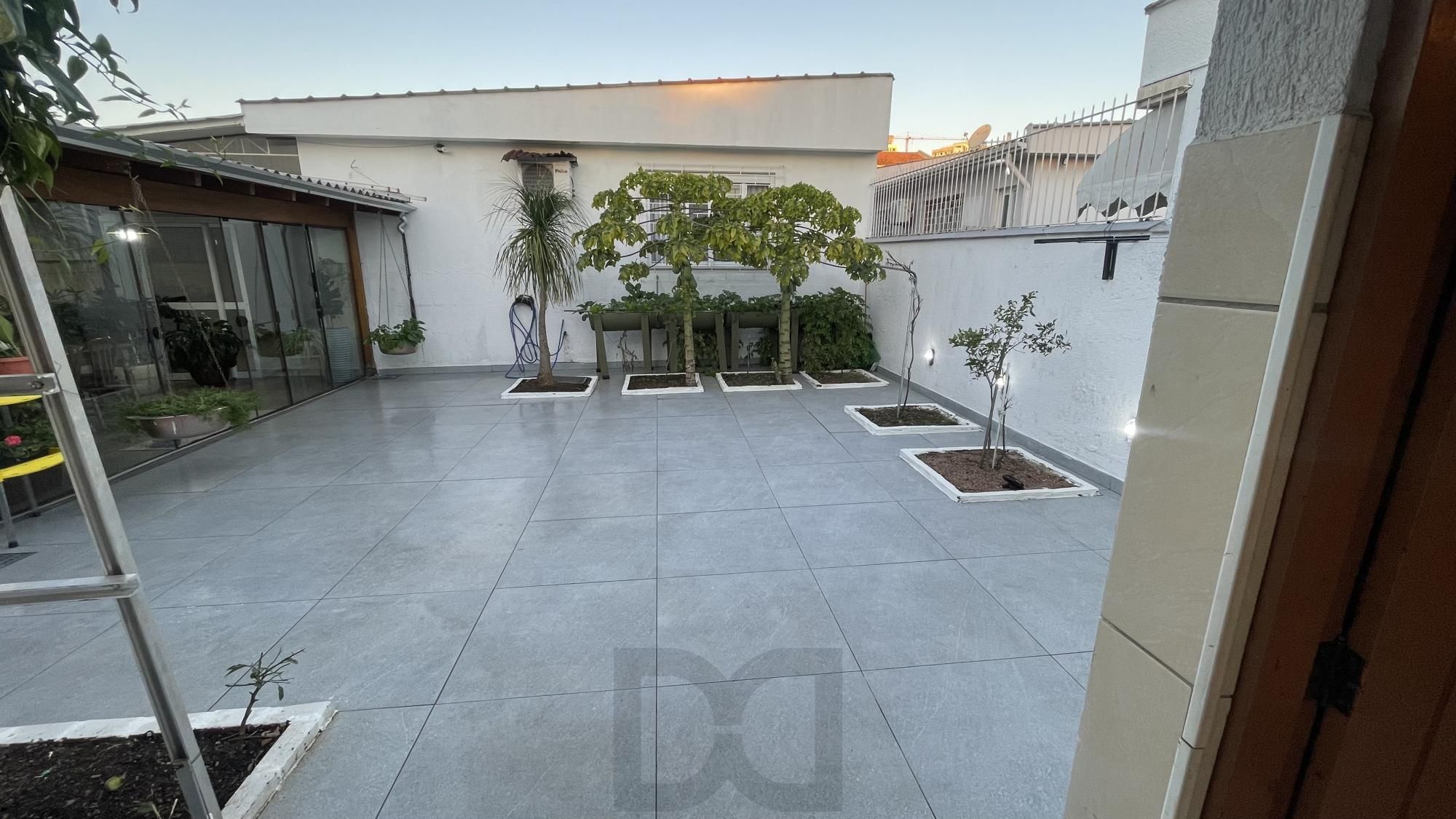 Casa com 3 dormitórios, suíte, churrasqueira, espaço gourmet e amplo pátio. — foto 4
