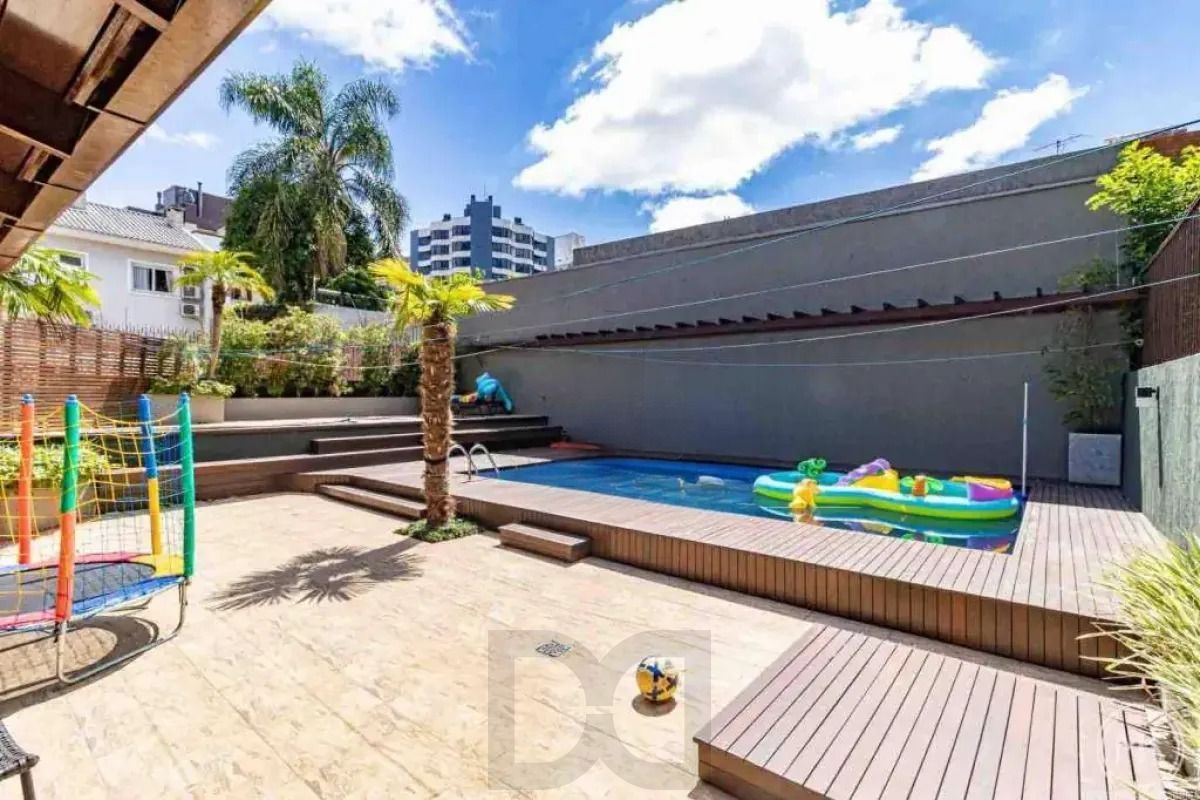 Casa com 4 dormitórios, suíte, piscina e 4 vagas. — foto 2