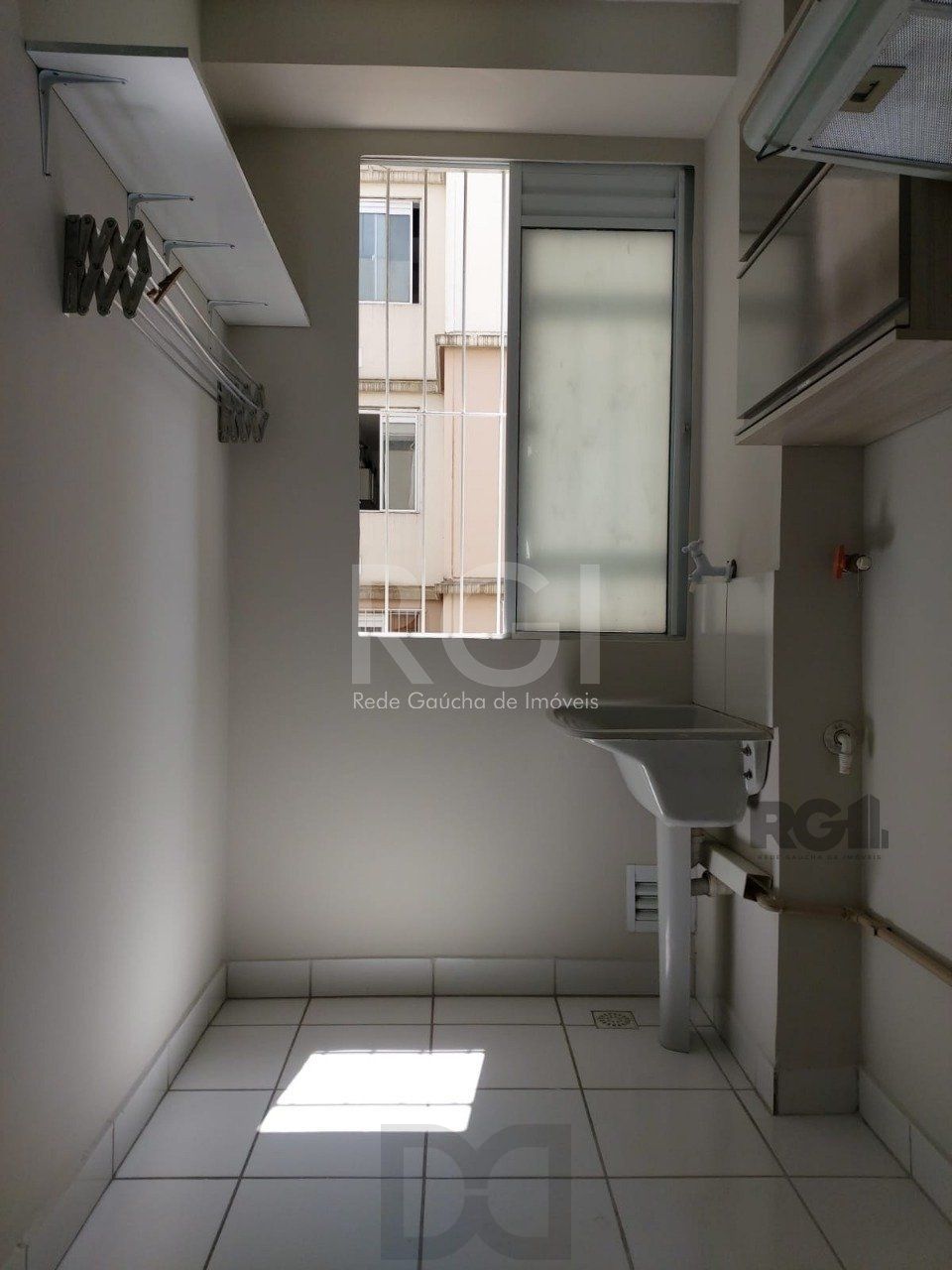 Apartamento com 01 dormitório, sala, cozinha, banheiro social, bem arejado,  ótima localização, próximo a UNIVERSIDADE DA FAPA. — foto 9