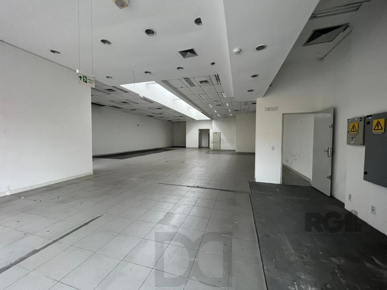 Loja para Venda - 450m², 0 dormitórios, 1 vaga - Petrópolis — foto 9