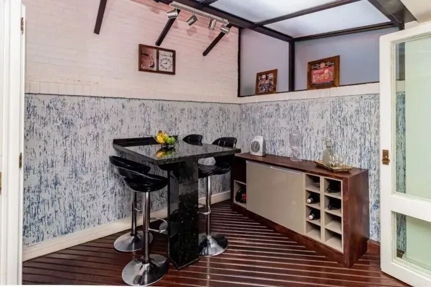 Casa com 214m², localizado no bairro Vila Jardim em Porto Alegre/RS. — foto 9