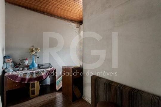 Casa composta por seis(6) dormitórios, no bairro Passo da Areia em Porto Alegre/RS. — foto 21