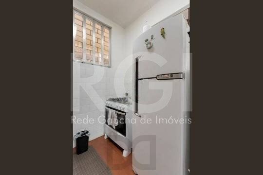 Casa composta por seis(6) dormitórios, no bairro Passo da Areia em Porto Alegre/RS. — foto 28