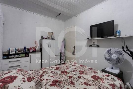 Casa composta por seis(6) dormitórios, no bairro Passo da Areia em Porto Alegre/RS. — foto 11