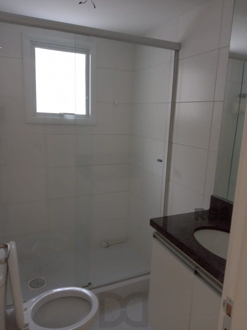 Apartamento com TERRAÇO, localizado num dos mais sofisticados bairros de Porto Alegre, bairro Rio Branco. Apartamento totalmente mobiliado. — foto 11