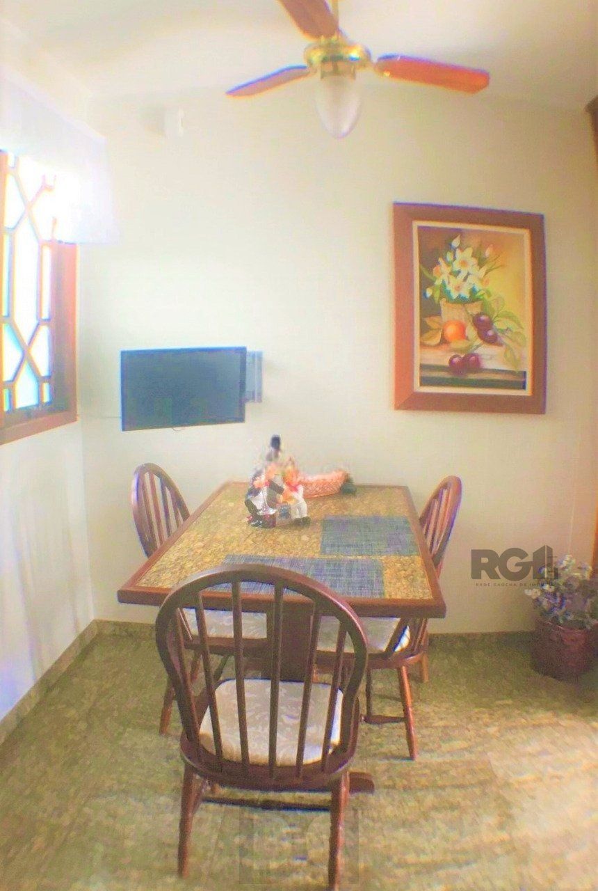 Casa com 3 dormitórios, localizada no bairro Jardim Itu em Porto Alegre/RS.  — foto 17