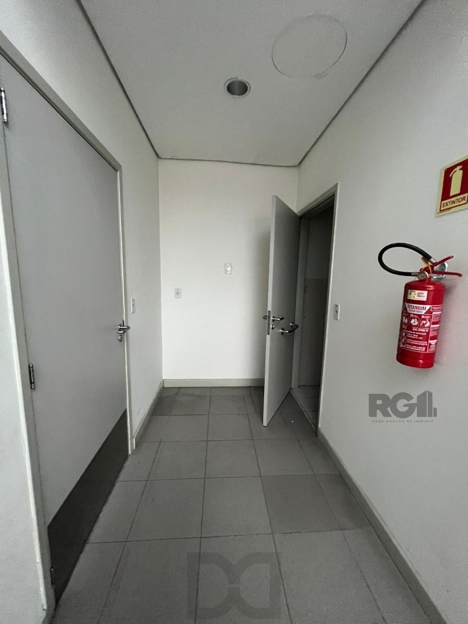 Loja para Venda - 450m², 0 dormitórios, 1 vaga - Petrópolis — foto 28