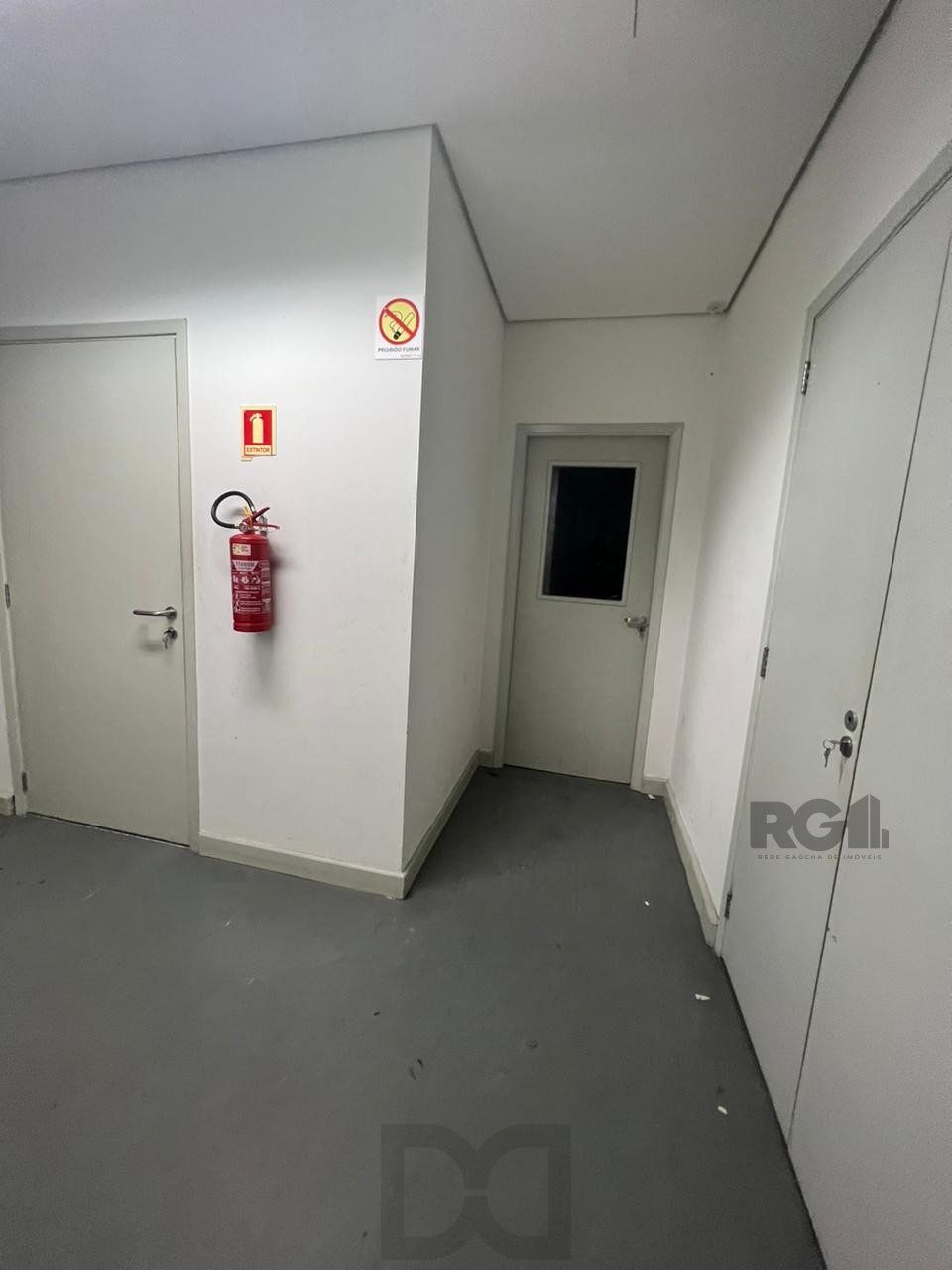 Loja para Venda - 450m², 0 dormitórios, 1 vaga - Petrópolis — foto 23