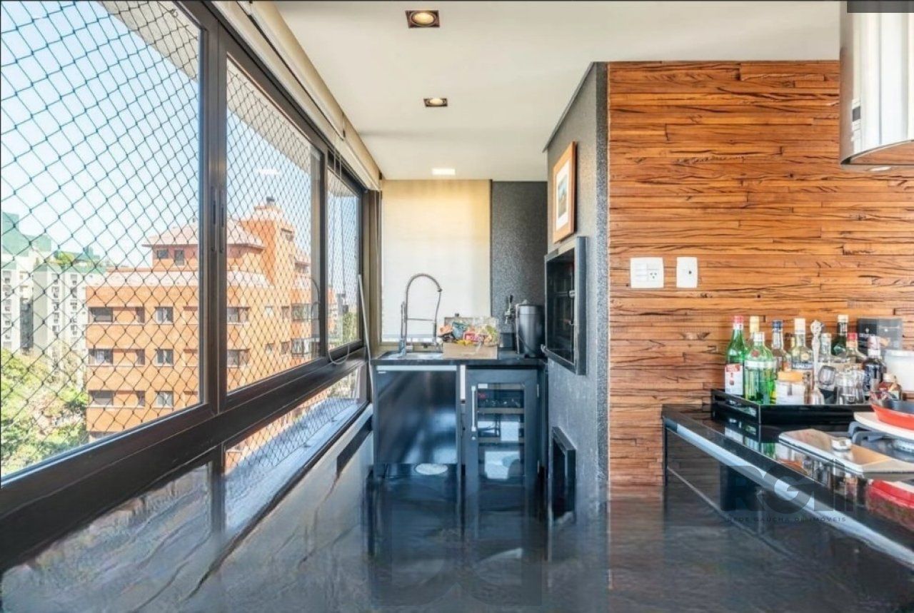 Casa no bairro Boa Vista em porto alegre com piscina, churrasqueira, lareira e garagem para 3 carros. — foto 7
