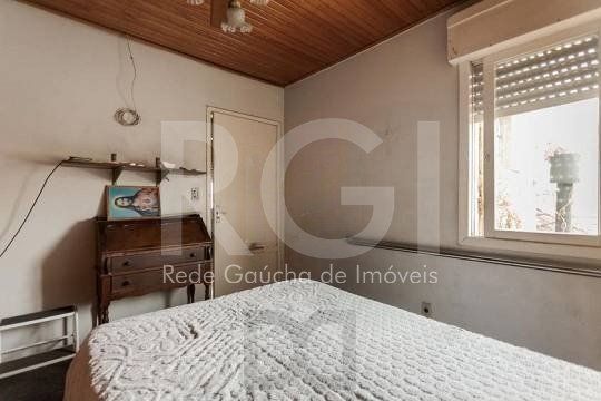 Casa composta por seis(6) dormitórios, no bairro Passo da Areia em Porto Alegre/RS. — foto 16