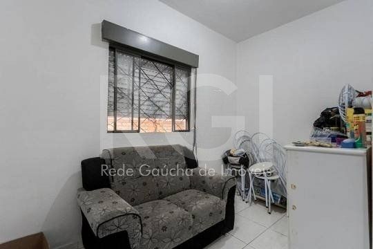 Casa composta por seis(6) dormitórios, no bairro Passo da Areia em Porto Alegre/RS. — foto 35