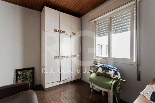 Casa composta por seis(6) dormitórios, no bairro Passo da Areia em Porto Alegre/RS. — foto 18