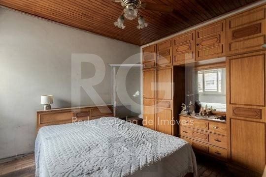 Casa composta por seis(6) dormitórios, no bairro Passo da Areia em Porto Alegre/RS. — foto 13