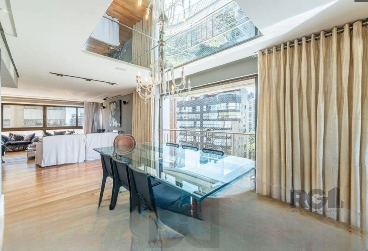 Casa no bairro Boa Vista em porto alegre com piscina, churrasqueira, lareira e garagem para 3 carros. — foto 4