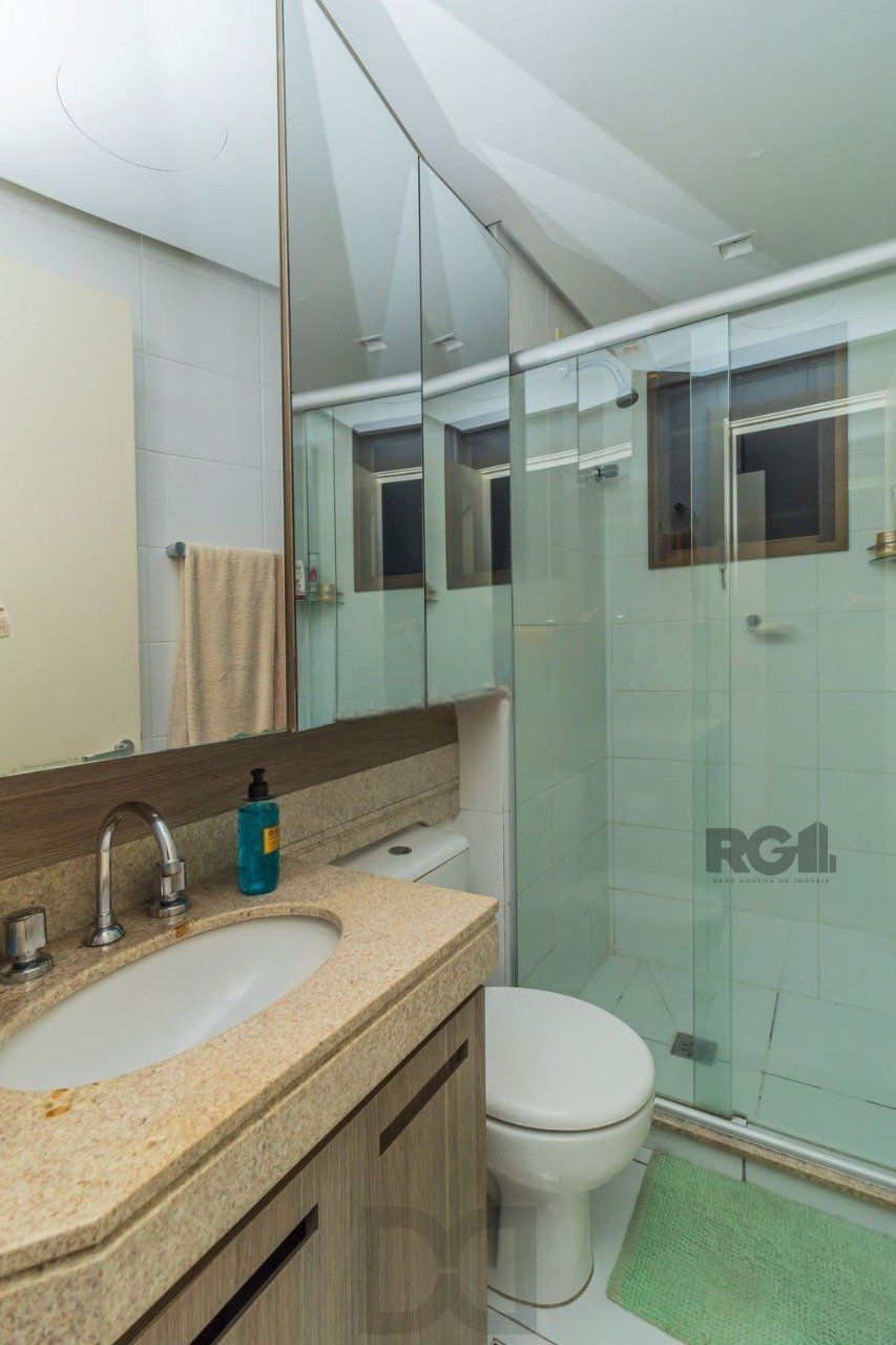Apartamento localizado no bairro Passo da Areia em Porto Alegre/RS. — foto 22