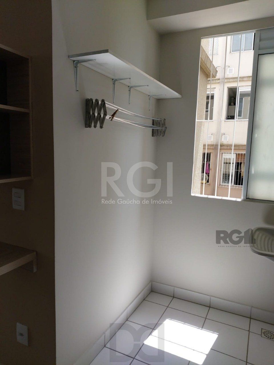 Apartamento com 01 dormitório, sala, cozinha, banheiro social, bem arejado,  ótima localização, próximo a UNIVERSIDADE DA FAPA. — foto 5