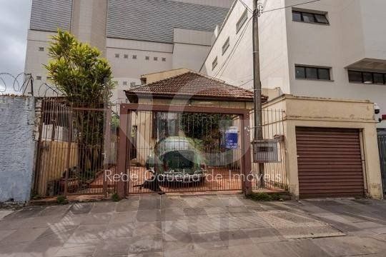 Casa composta por seis(6) dormitórios, no bairro Passo da Areia em Porto Alegre/RS. — foto 45