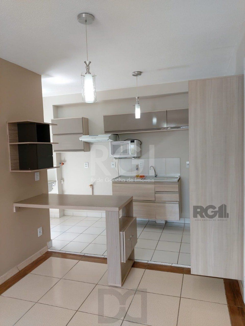Apartamento com 01 dormitório, sala, cozinha, banheiro social, bem arejado,  ótima localização, próximo a UNIVERSIDADE DA FAPA. — foto 3