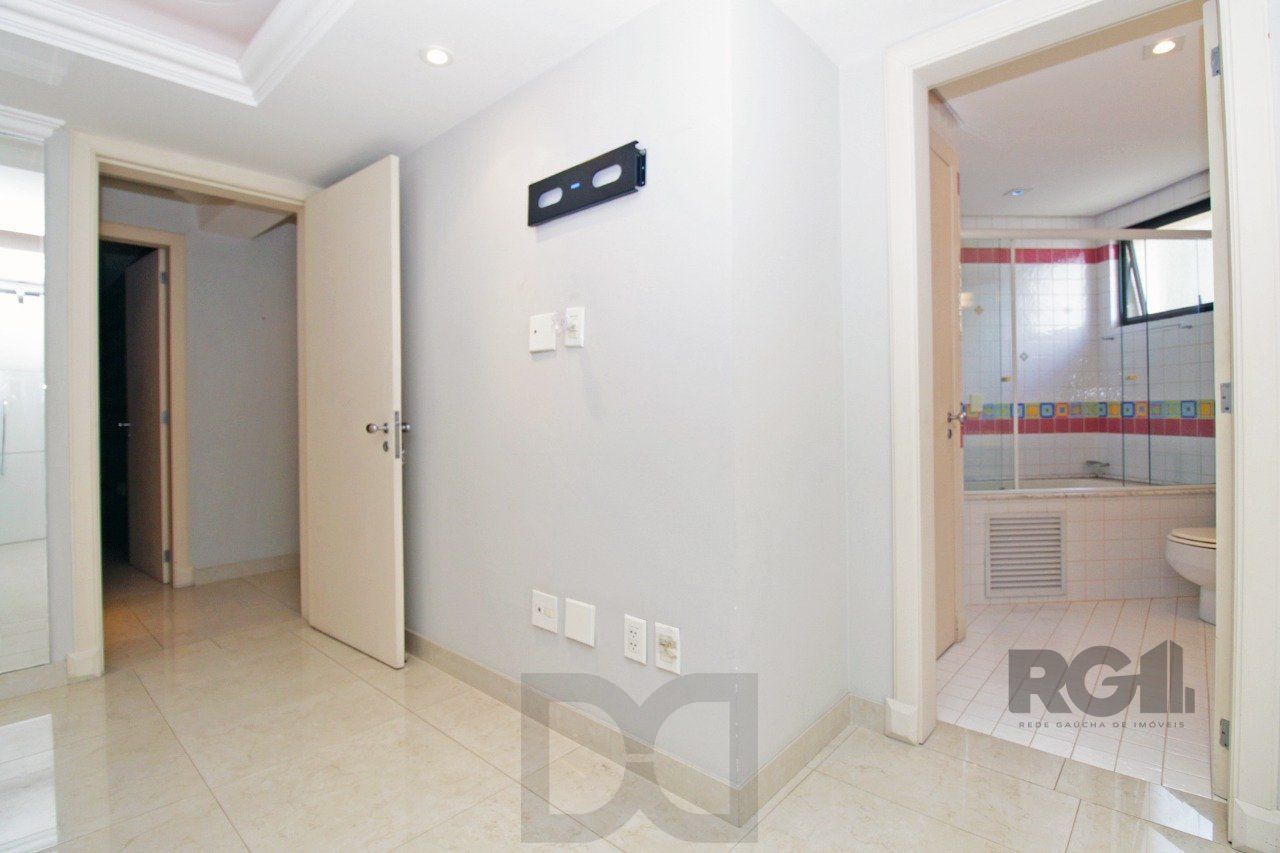 Apartamento com 4 suítes localizado no bairro Moinhos De Vento em Porto Alegre/RS. — foto 26