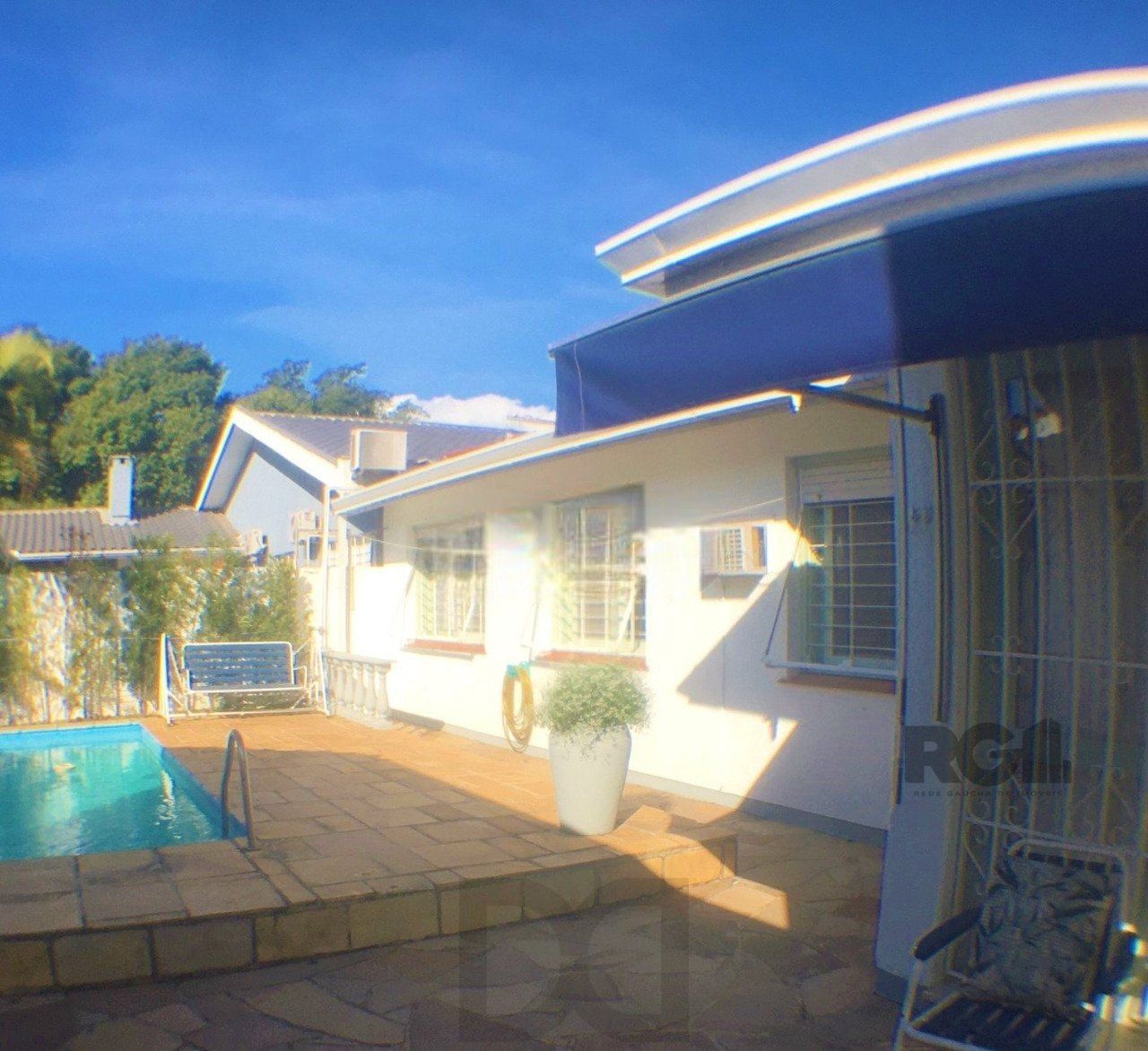 Casa com 3 dormitórios, localizada no bairro Jardim Itu em Porto Alegre/RS.  — foto 1