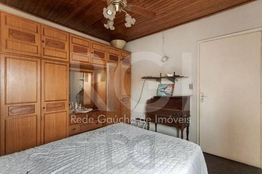 Casa composta por seis(6) dormitórios, no bairro Passo da Areia em Porto Alegre/RS. — foto 14