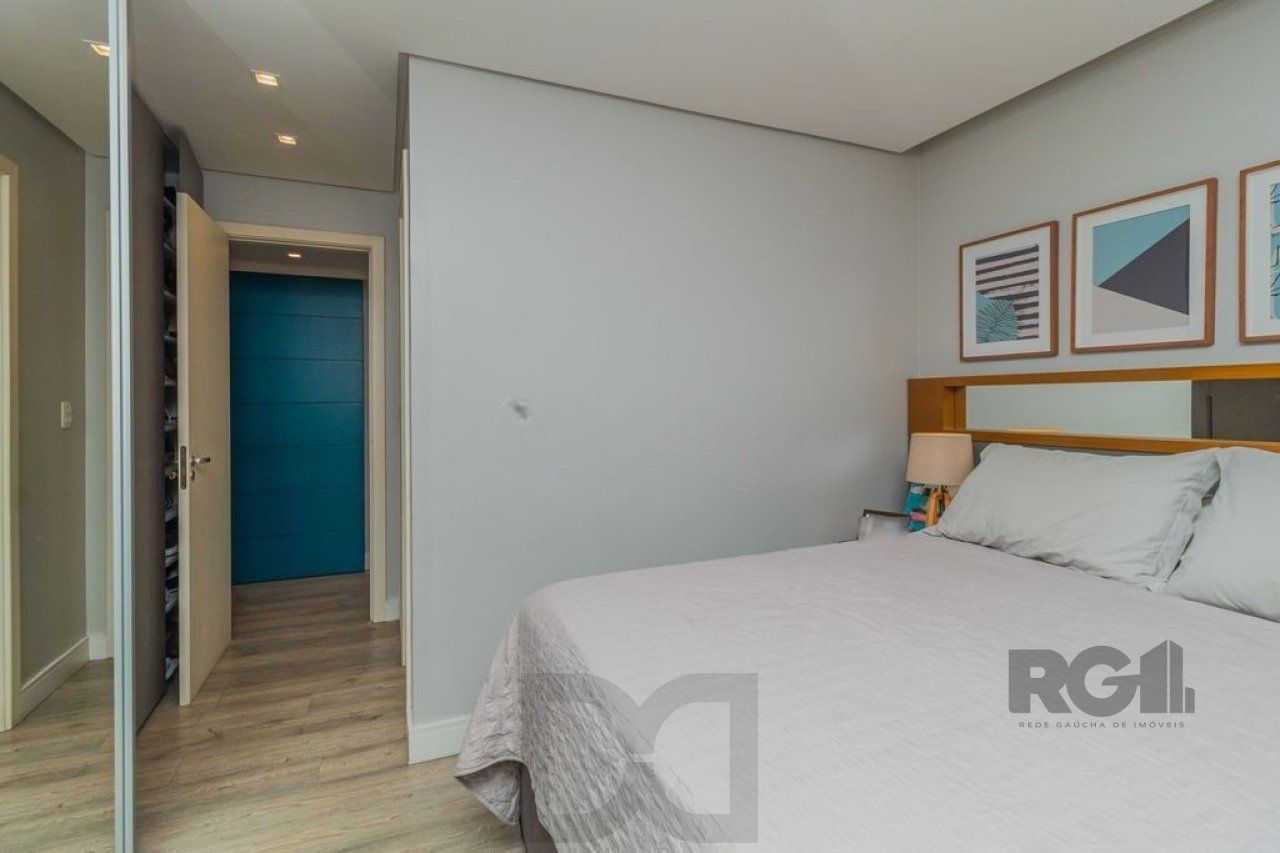 Apartamento localizado no bairro Passo da Areia em Porto Alegre/RS. — foto 18