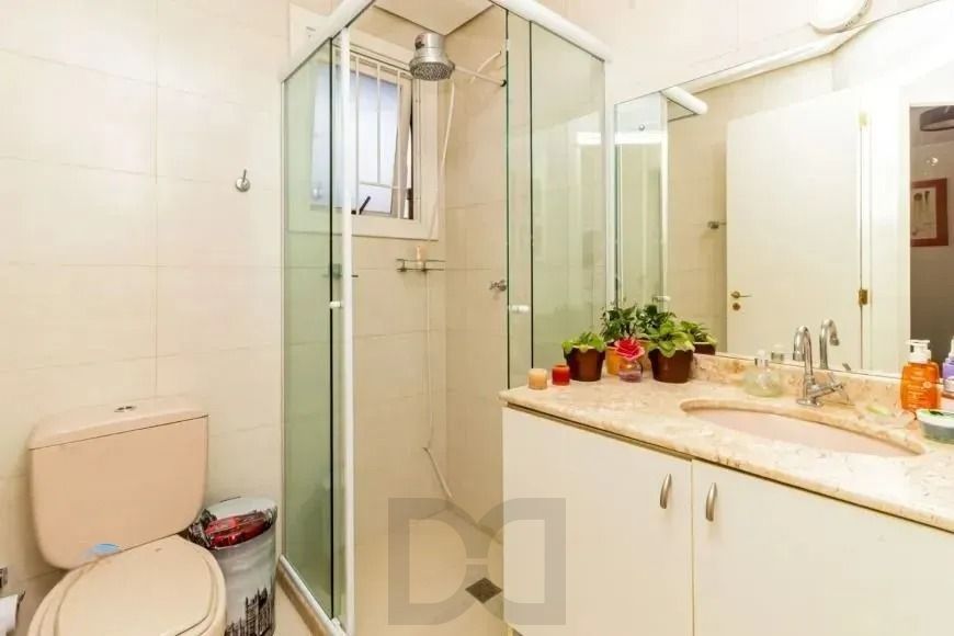 Casa com 214m², localizado no bairro Vila Jardim em Porto Alegre/RS. — foto 21