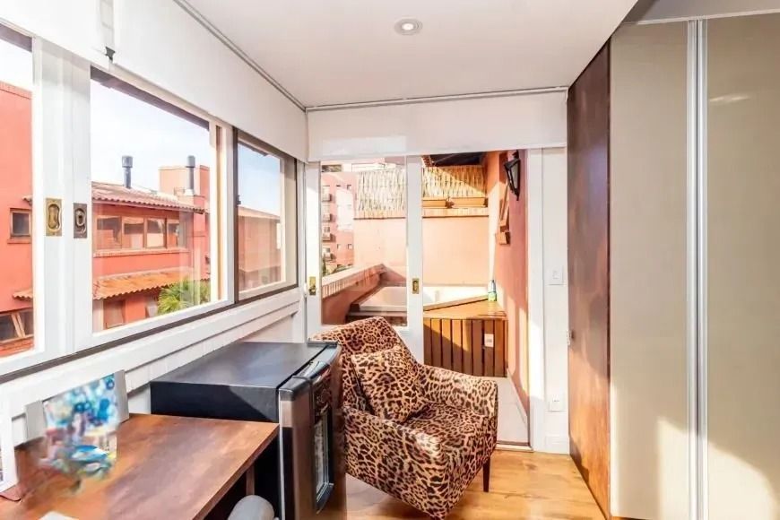 Casa com 214m², localizado no bairro Vila Jardim em Porto Alegre/RS. — foto 12