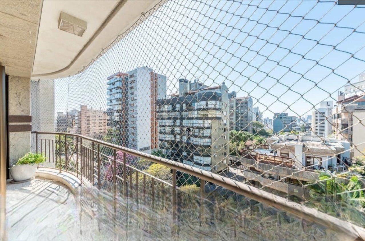 Casa no bairro Boa Vista em porto alegre com piscina, churrasqueira, lareira e garagem para 3 carros. — foto 6