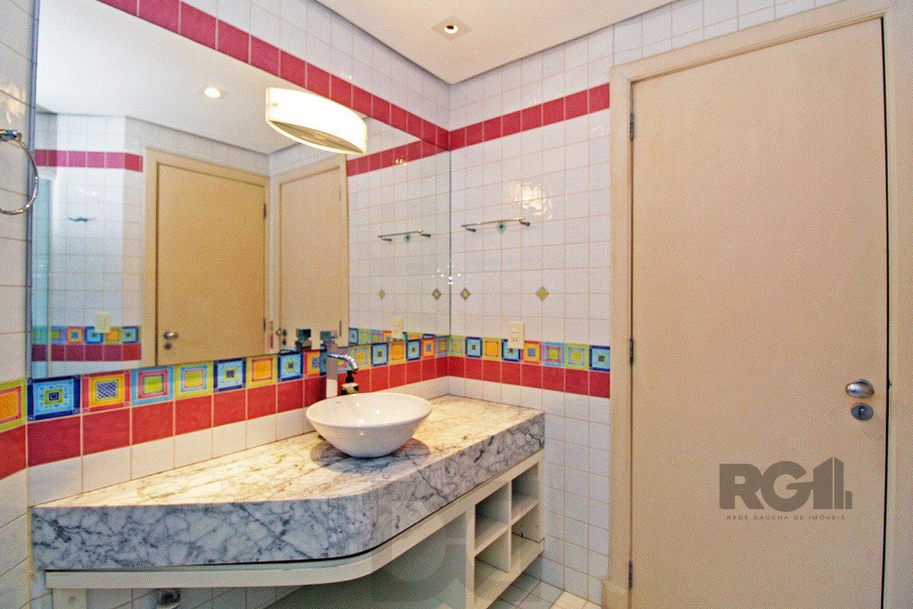 Apartamento com 4 suítes localizado no bairro Moinhos De Vento em Porto Alegre/RS. — foto 28