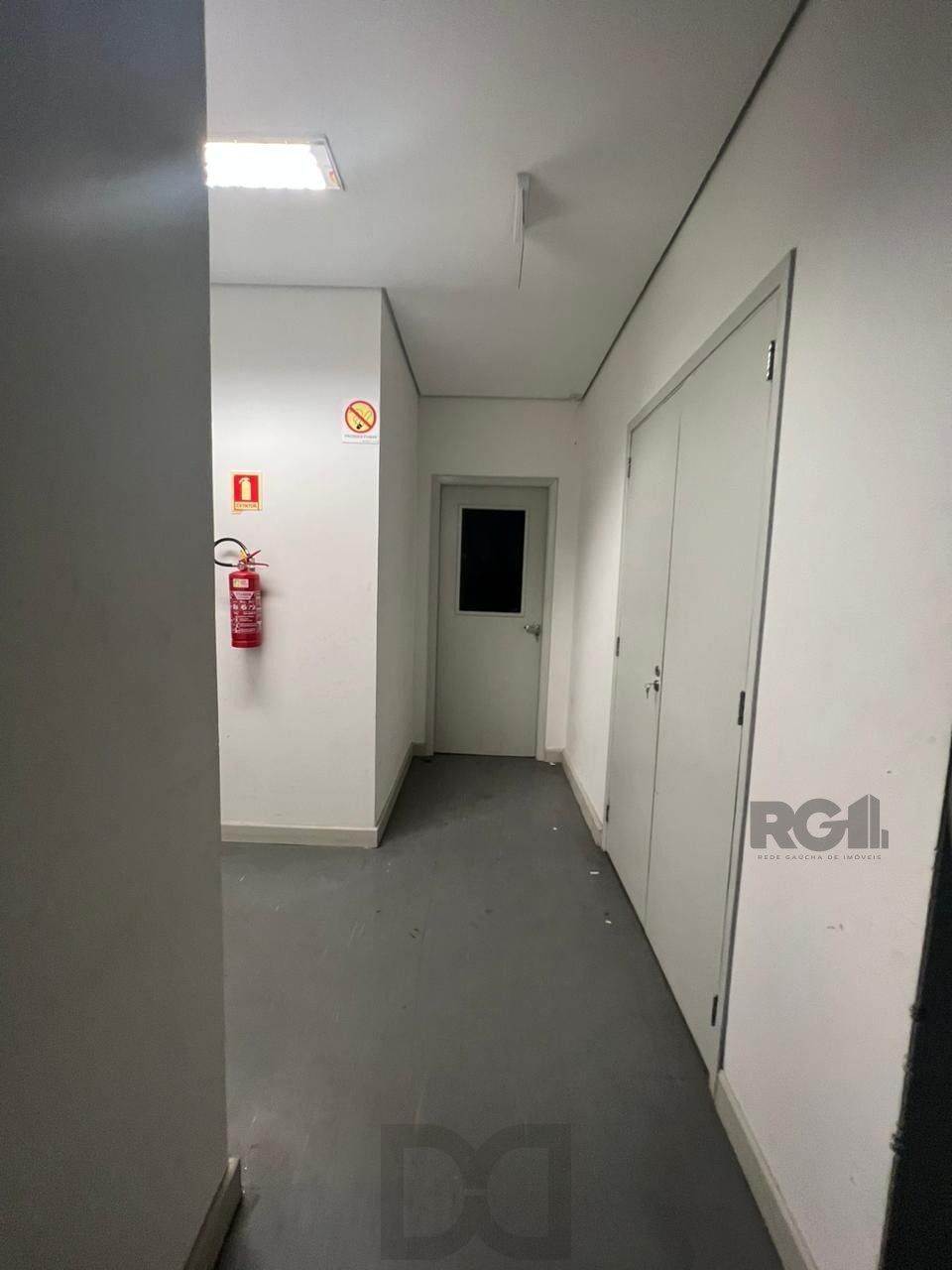 Loja para Venda - 450m², 0 dormitórios, 1 vaga - Petrópolis — foto 24