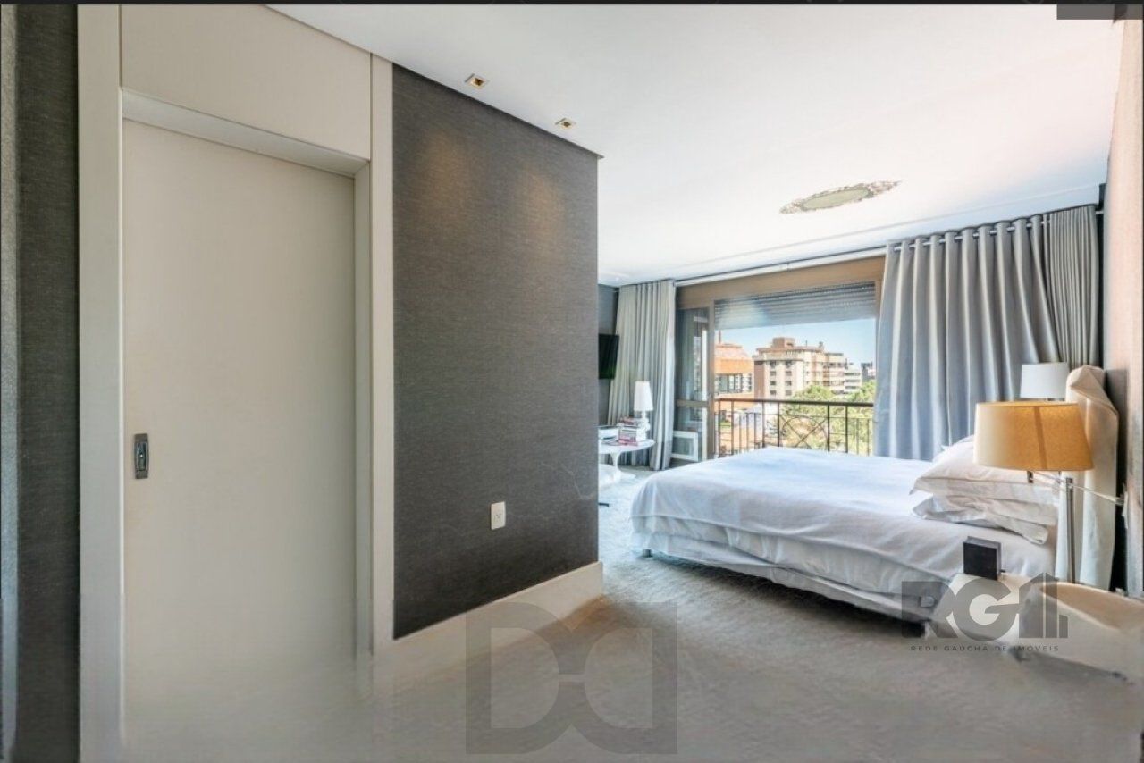 Casa no bairro Boa Vista em porto alegre com piscina, churrasqueira, lareira e garagem para 3 carros. — foto 15
