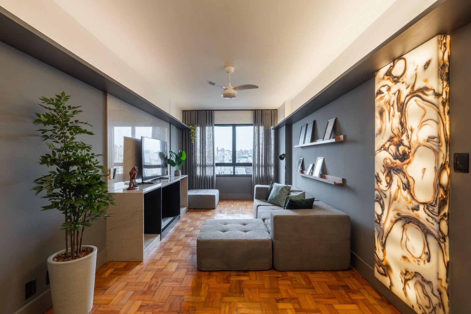 Apartamento com 56m², localizado no bairro Centro Histórico em Porto Alegre/RS. — foto 1