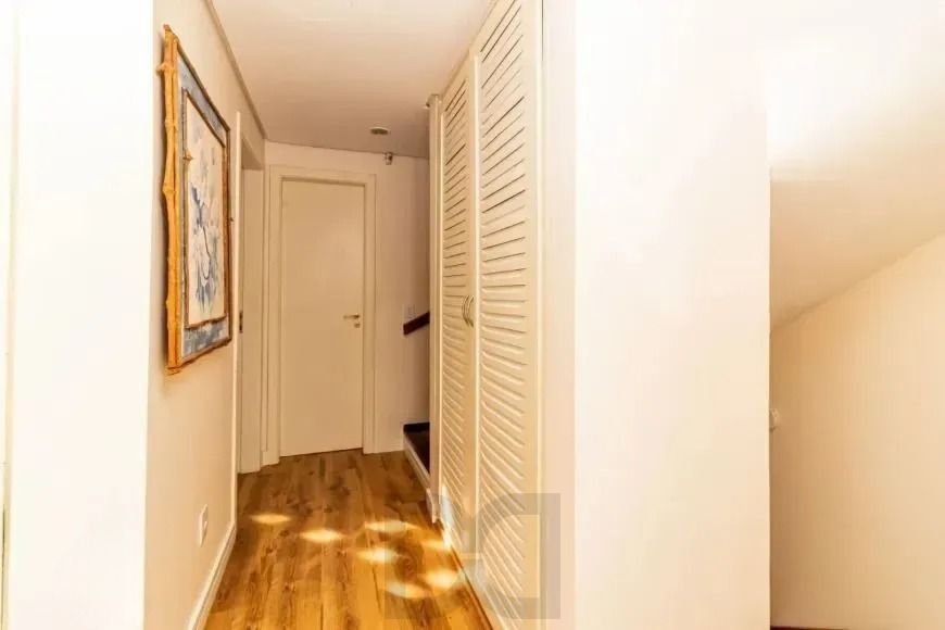 Casa com 214m², localizado no bairro Vila Jardim em Porto Alegre/RS. — foto 13