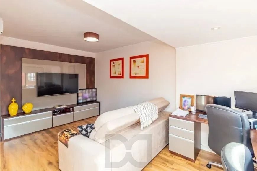 Casa com 214m², localizado no bairro Vila Jardim em Porto Alegre/RS. — foto 10