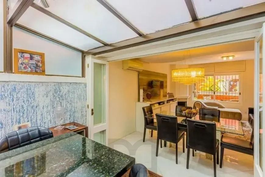 Casa com 214m², localizado no bairro Vila Jardim em Porto Alegre/RS. — foto 5