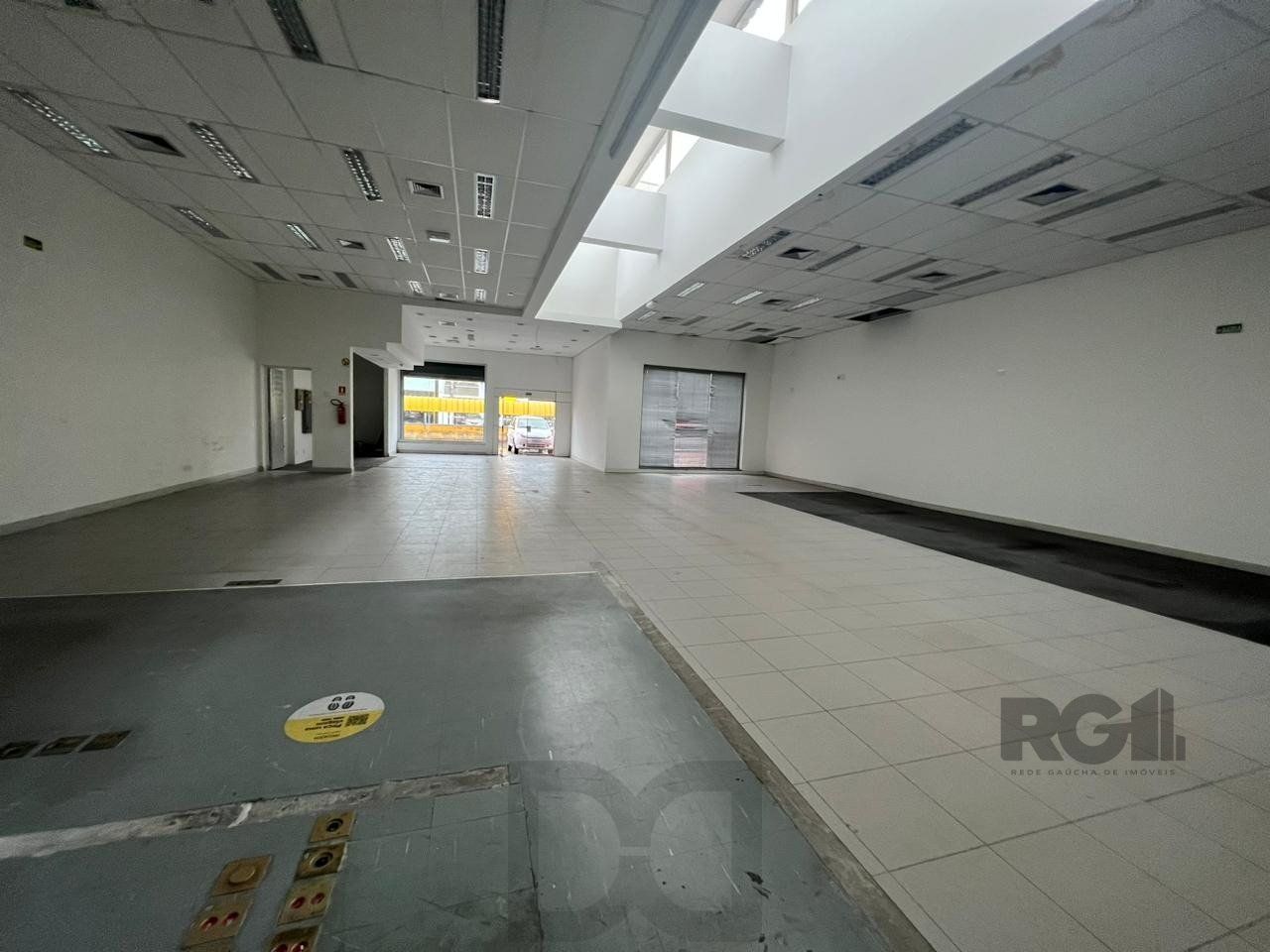 Loja para Venda - 450m², 0 dormitórios, 1 vaga - Petrópolis — foto 6