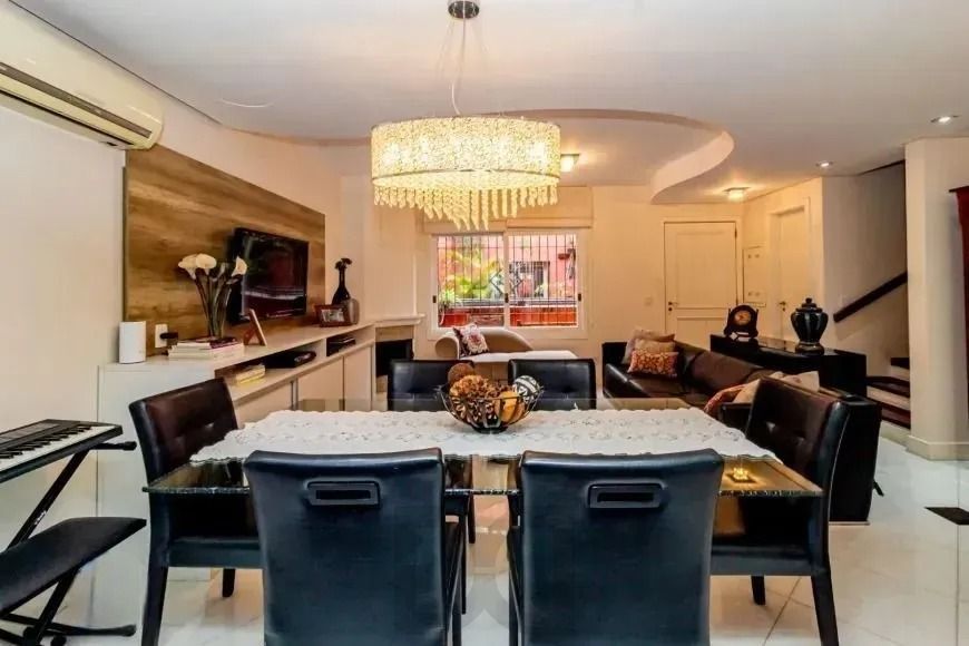 Casa com 214m², localizado no bairro Vila Jardim em Porto Alegre/RS. — foto 3