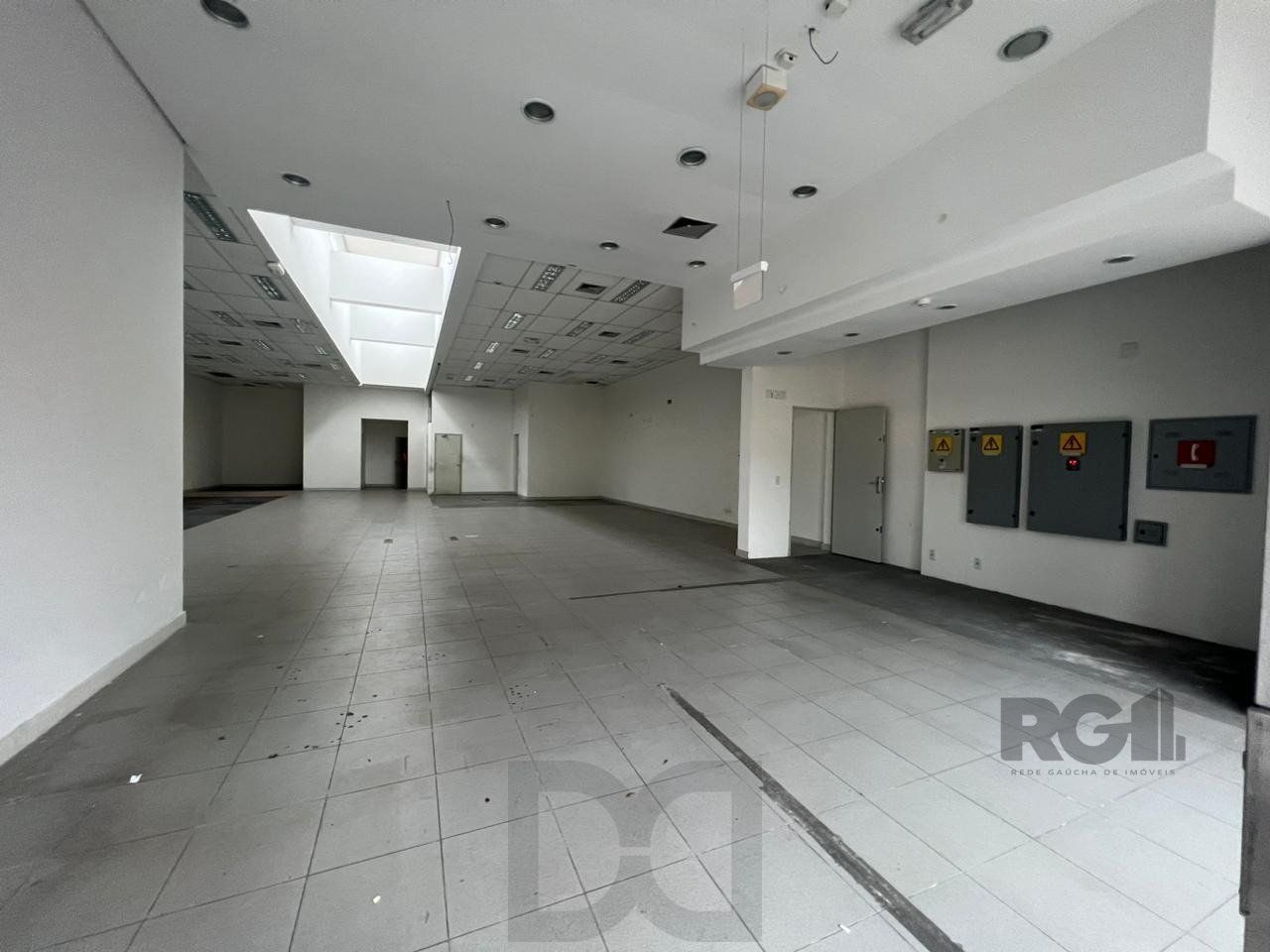 Loja para Venda - 450m², 0 dormitórios, 1 vaga - Petrópolis — foto 8