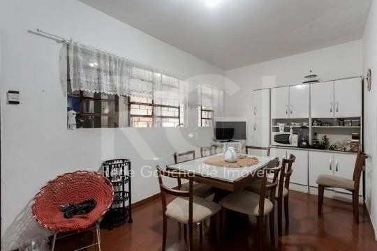 Casa composta por seis(6) dormitórios, no bairro Passo da Areia em Porto Alegre/RS. — foto 7