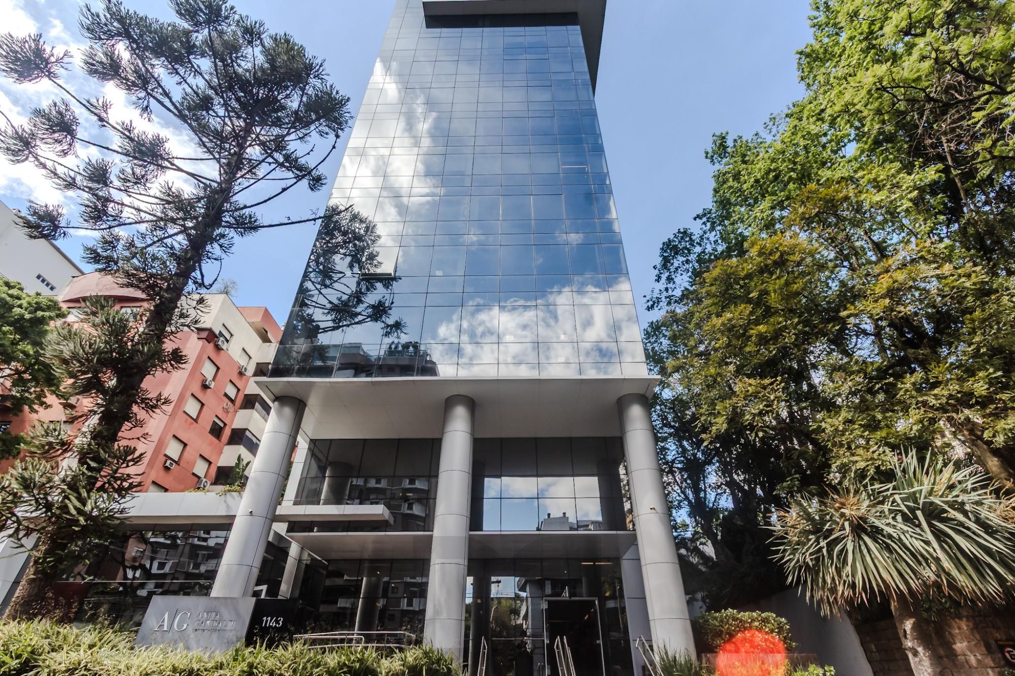 Sala comercial com 33m², localizada no bairro Mont Serrat em Porto Alegre/RS. — foto 1