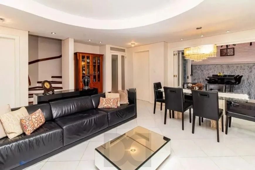 Casa com 214m², localizado no bairro Vila Jardim em Porto Alegre/RS. — foto 1